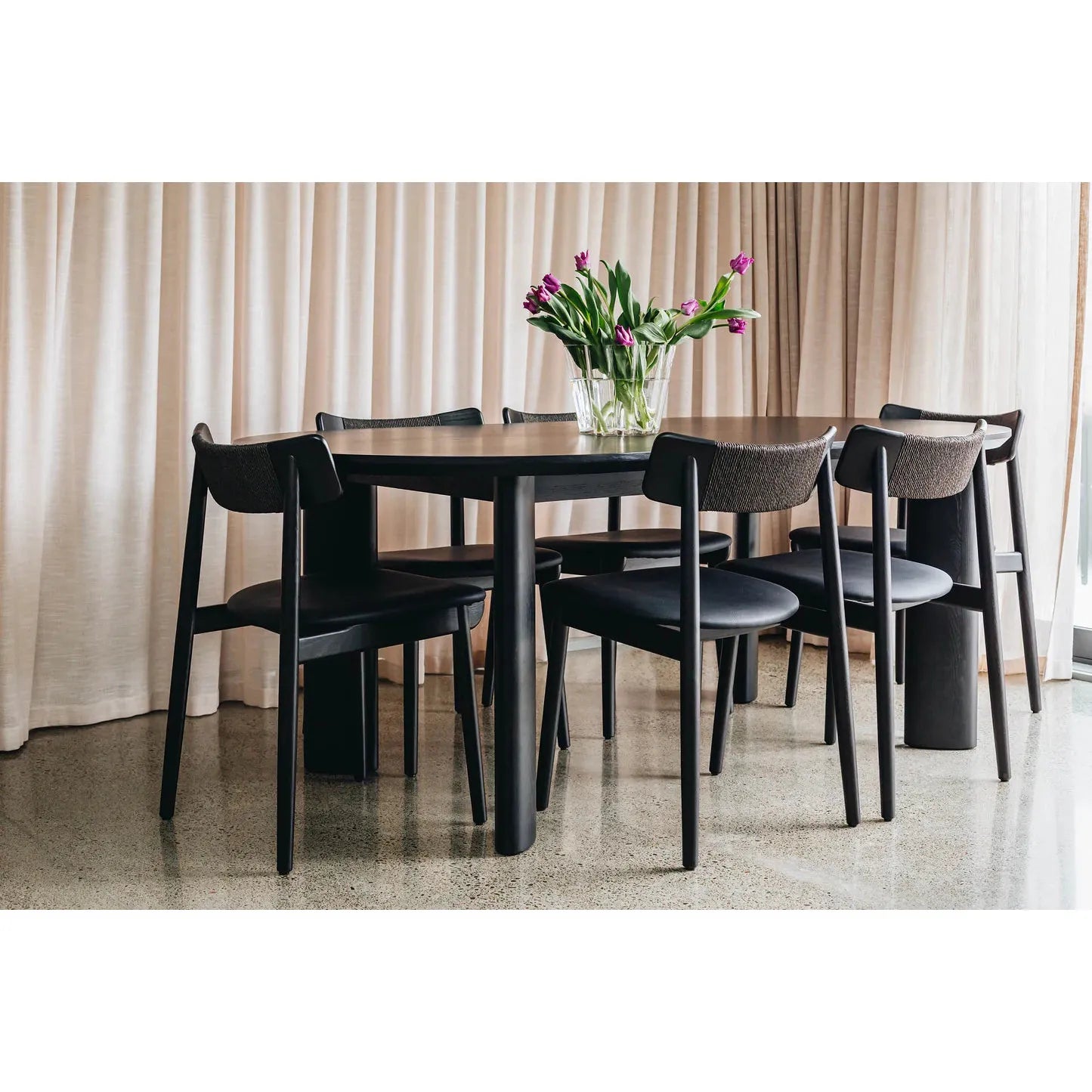 Kontur Dining Table