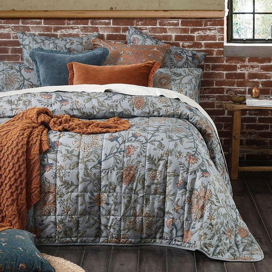 Antonia Bedspread Set