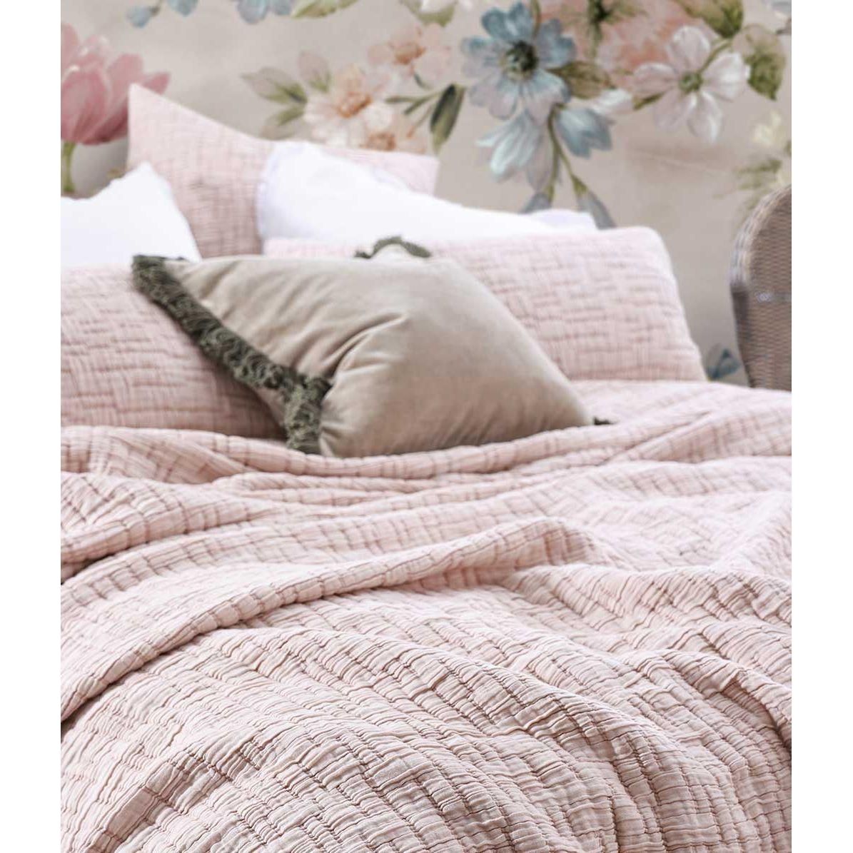 Livie Cameo Bedspread Set – Elegant & Cozy | 100% HOME Dimocks