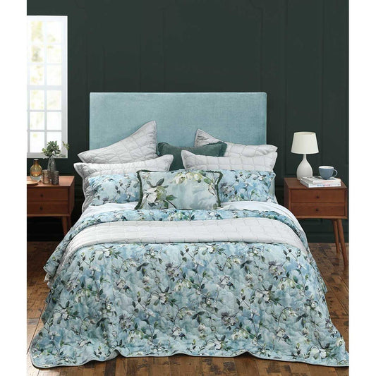 Tranquille Bedspread Set