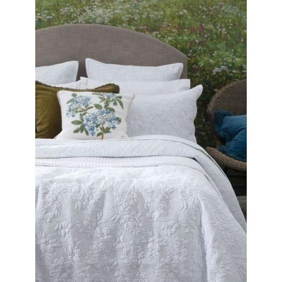 Nalini Bedspread Set
