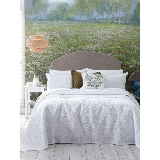 Nalini Bedspread Set